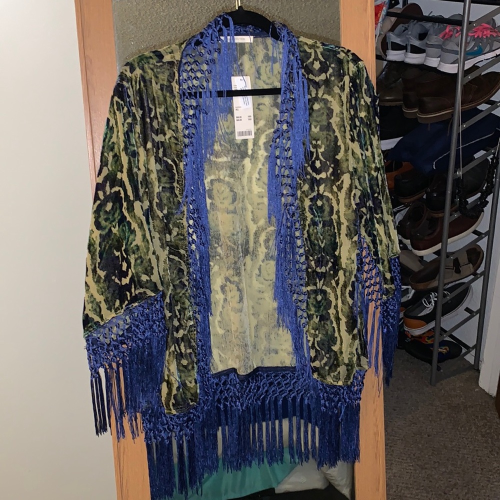Velvet shawl with fringe trim - size large